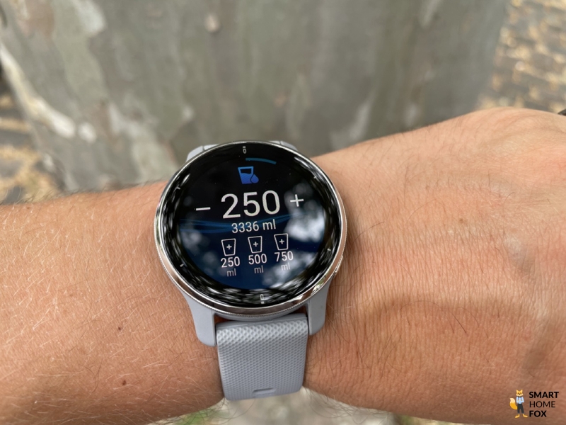 Потребление жидкости с помощью Garmin Venu 2 Plus.